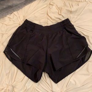Lulu lemon Hotty hot 4” shorts
